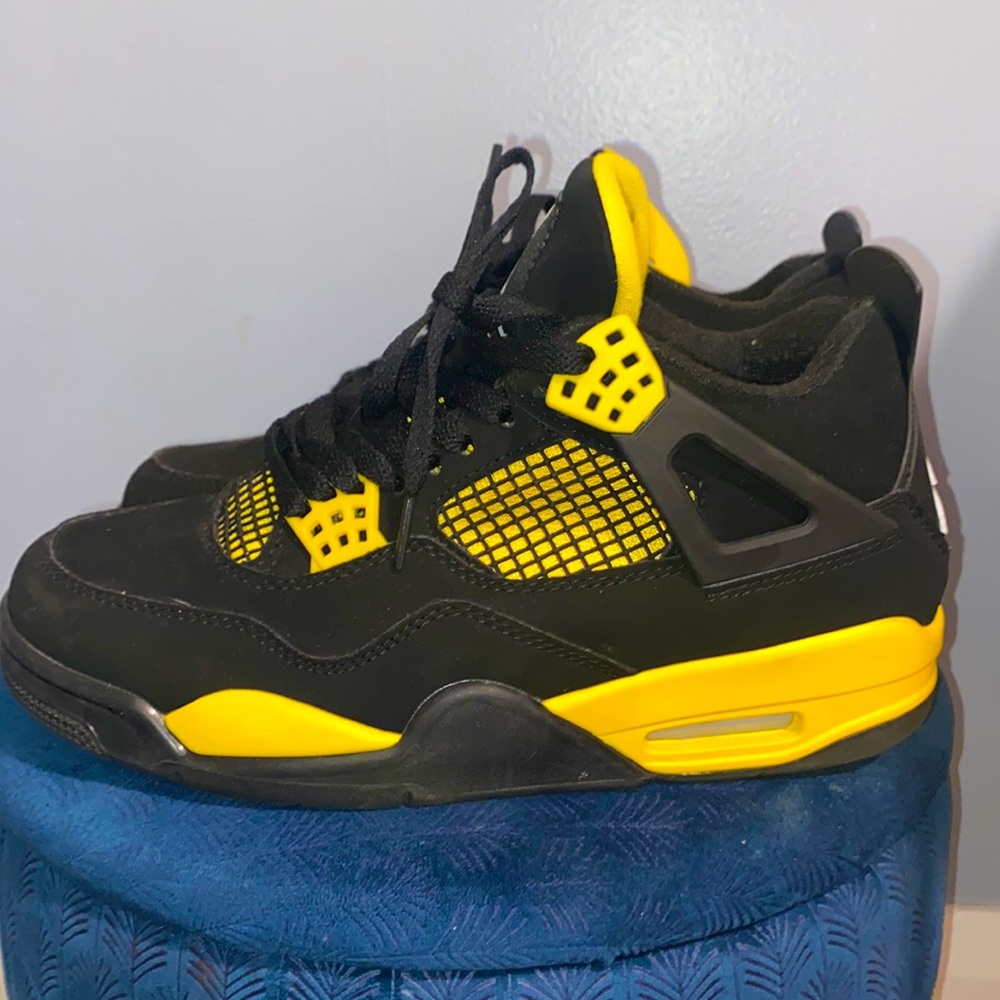 Jordan 4 Thunders